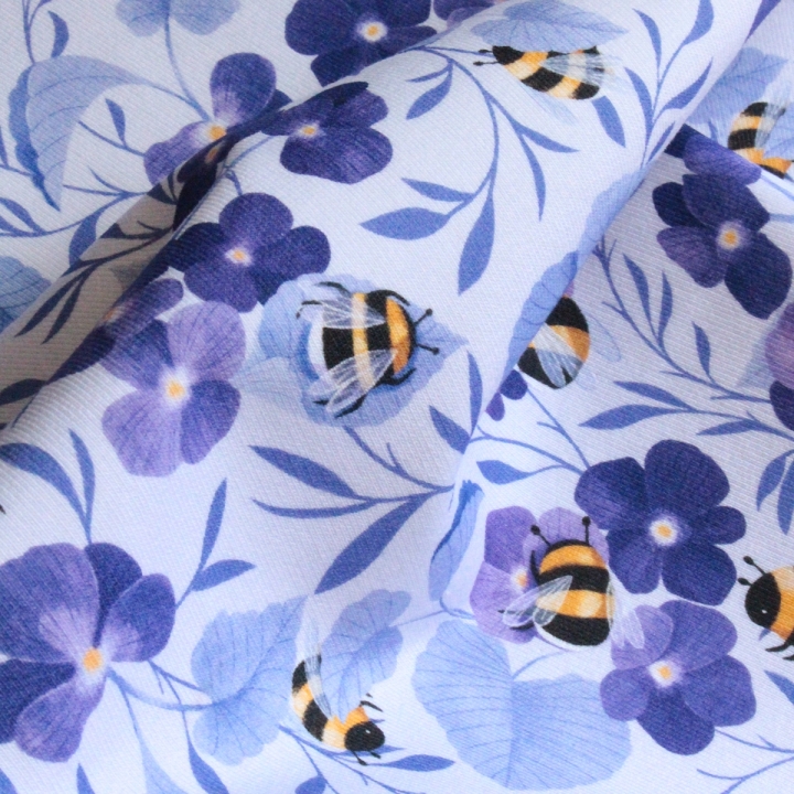 Tissu illustré "Les bourdons au pays des violettes"