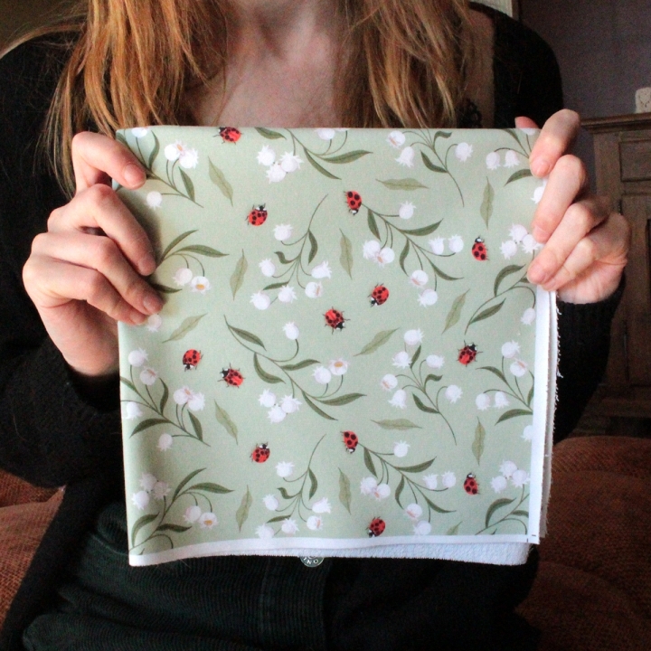 Coupon de tissu illustré "Les clochettes du bonheur" 48x48 cm