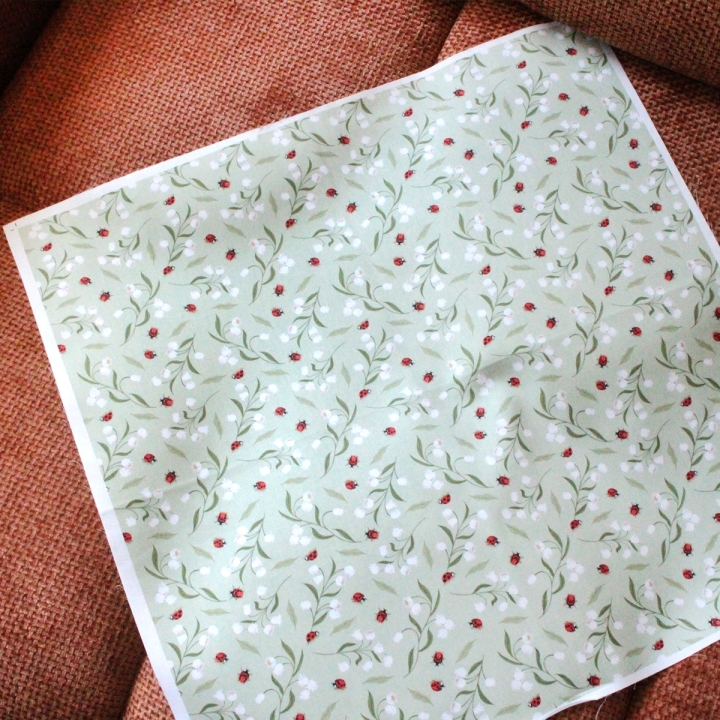 Coupon de tissu illustré "Les clochettes du bonheur" 48x48 cm