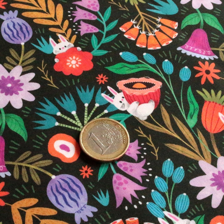 Tissu illustré "Pétales & Malice"