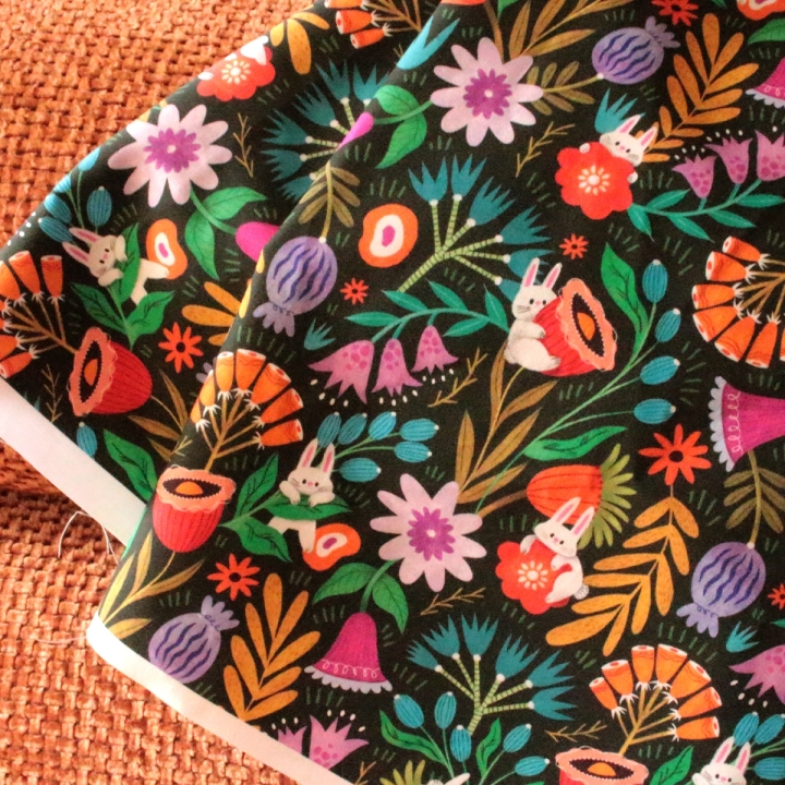 Tissu illustré "Pétales & Malice"