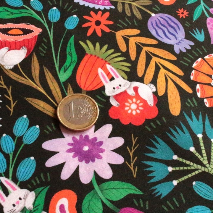 Tissu illustré "Pétales & Malice"