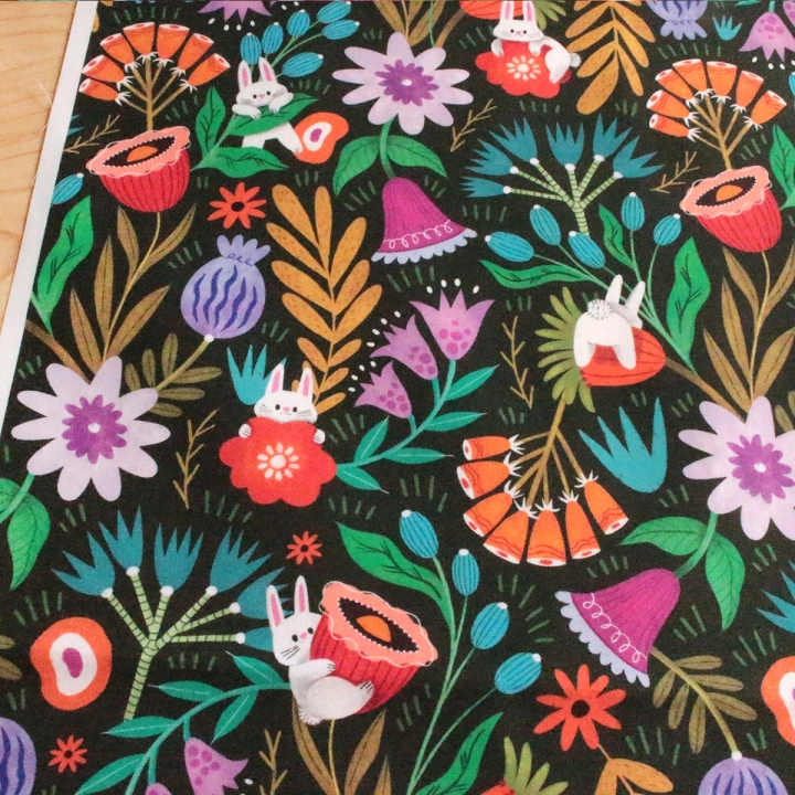 Tissu illustré "Pétales & Malice"