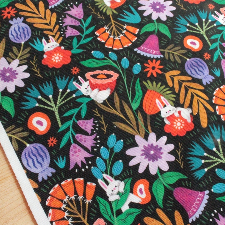 Tissu illustré "Pétales & Malice"