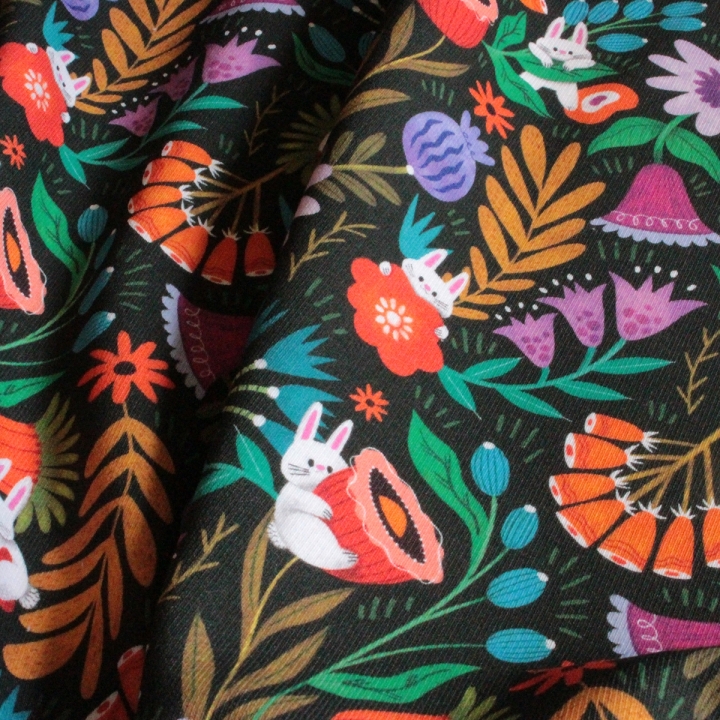 Tissu illustré "Pétales & Malice"