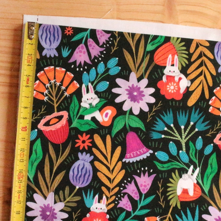 Tissu illustré "Pétales & Malice"