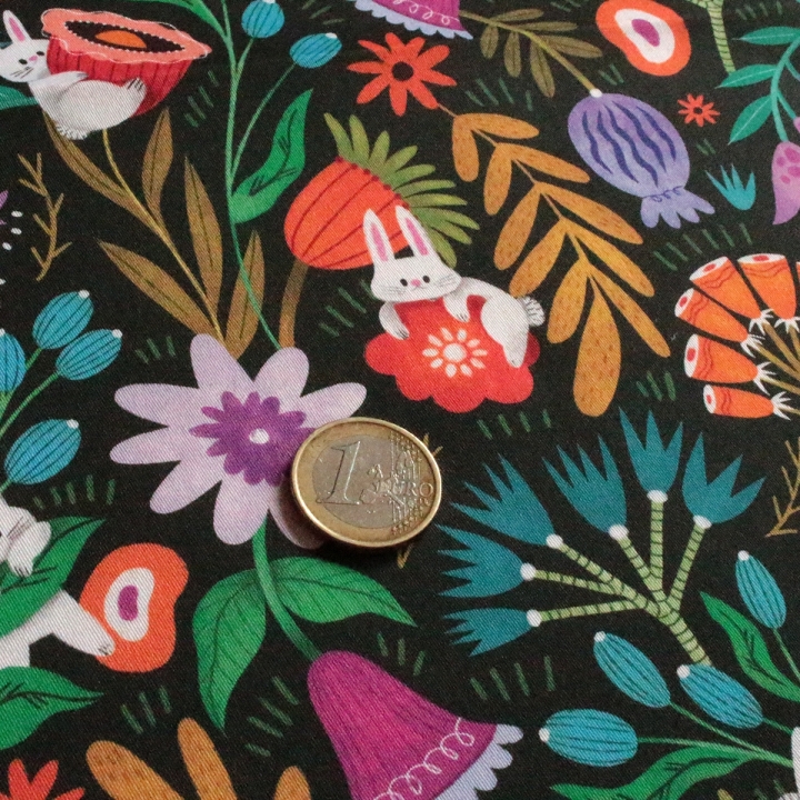 Tissu illustré "Pétales & Malice"