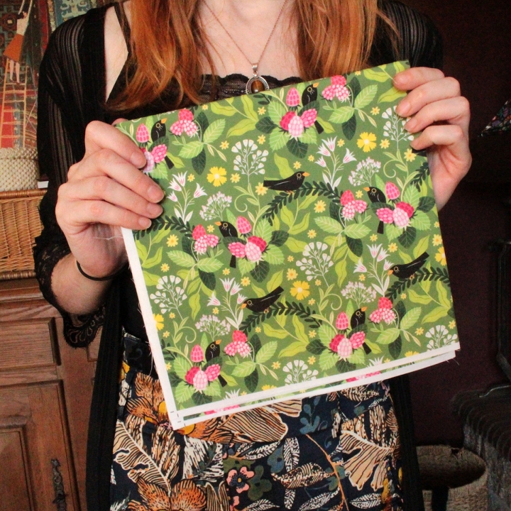 Coupon de tissu illustré "Le festin des merles" 48x48 cm
