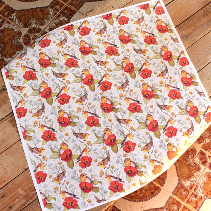 Coupon de tissu illustré "Rouges-gorges et coquelicots" 48x48 cm
