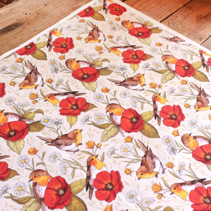 Coupon de tissu illustré "Rouges-gorges et coquelicots" 48x48 cm