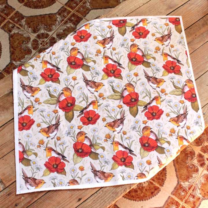 Coupon de tissu illustré "Rouges-gorges et coquelicots" 48x48 cm