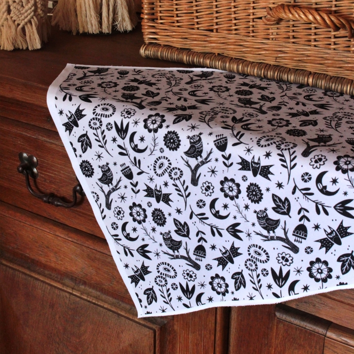 Coupon de tissu illustré "Les yeux de la nuit" 48x48 cm (version blanche)