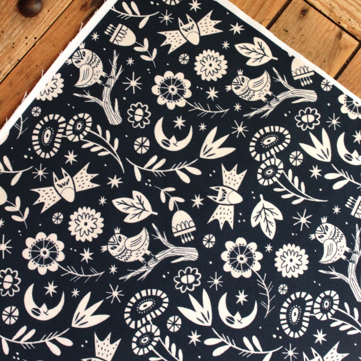 Tissu illustré "Les yeux de la nuit" (Version bleu foncé)