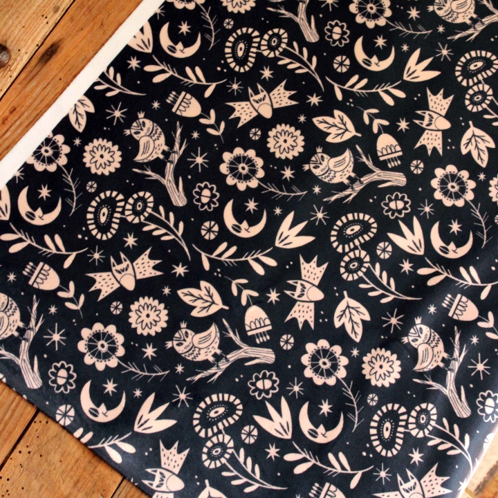 Tissu illustré "Les yeux de la nuit" (Version bleu foncé)