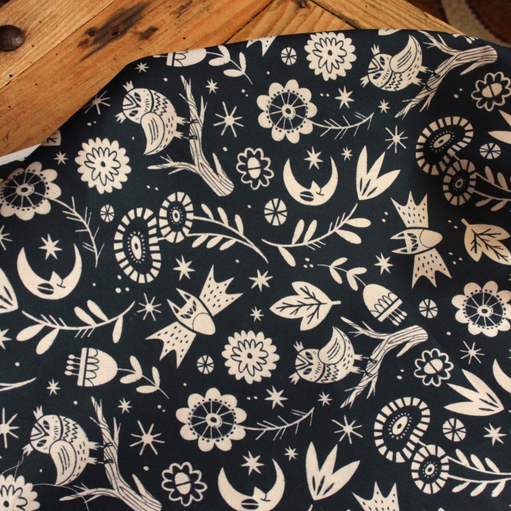 Tissu illustré "Les yeux de la nuit" (Version bleu foncé)