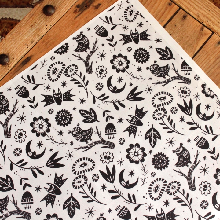 Tissu illustré "Les yeux de la nuit" (Version blanche)