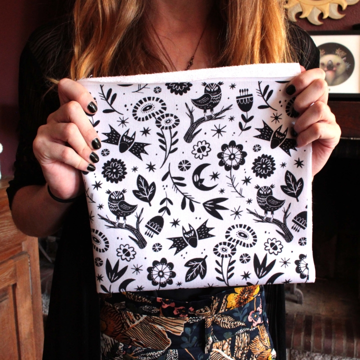 Tissu illustré "Les yeux de la nuit" (Version blanche)