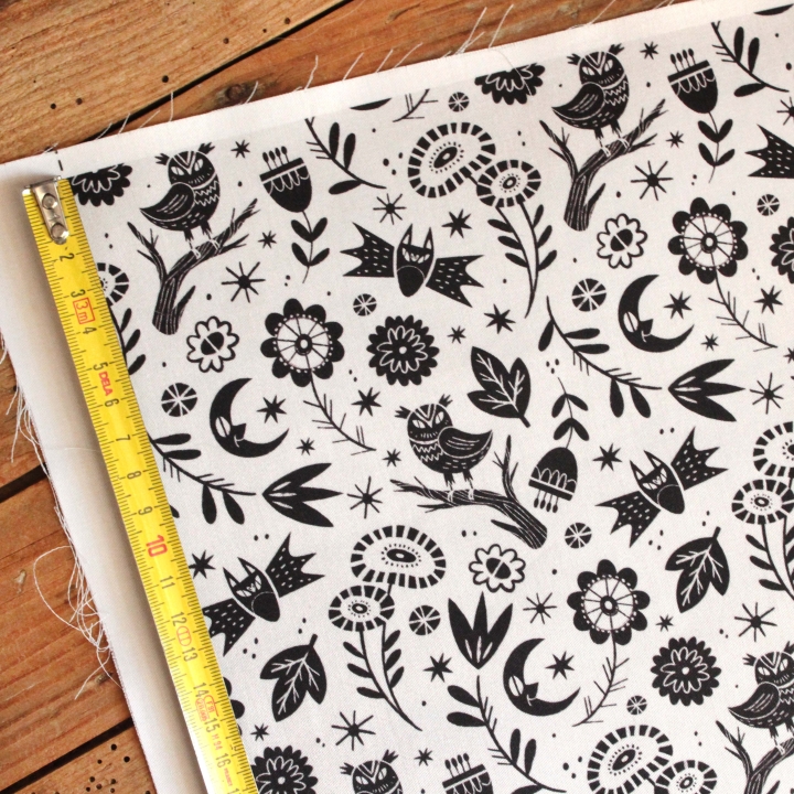 Tissu illustré "Les yeux de la nuit" (Version blanche)