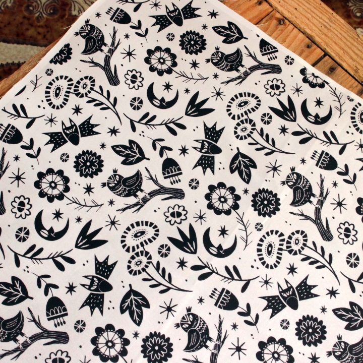 Tissu illustré "Les yeux de la nuit" (Version blanche)
