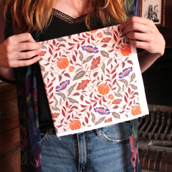 Coupon de tissu illustré "Pumpkin Cottage" 48x48 cm