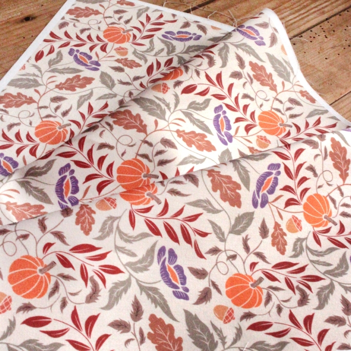 Coupon de tissu illustré "Pumpkin Cottage" 48x48 cm