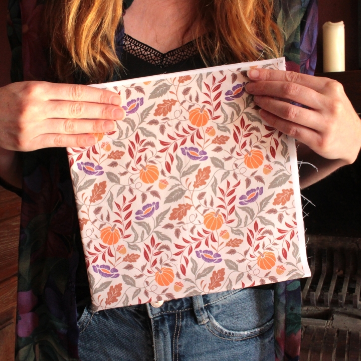 Coupon de tissu illustré "Pumpkin Cottage" 48x48 cm