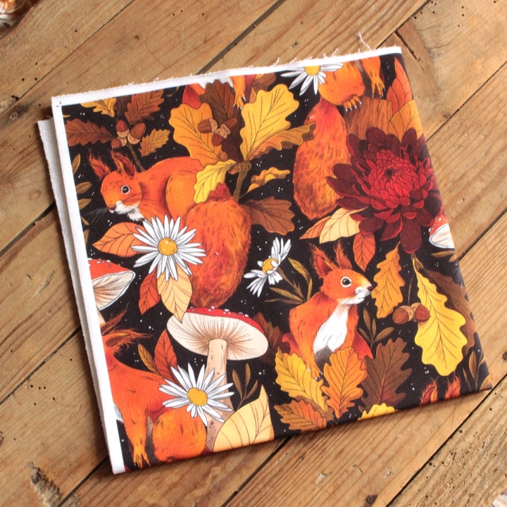 VIDE-ATELIER / coupon 48x48 cm - French Terry - Écureuils d'automne - Taille M - Motif plus foncé