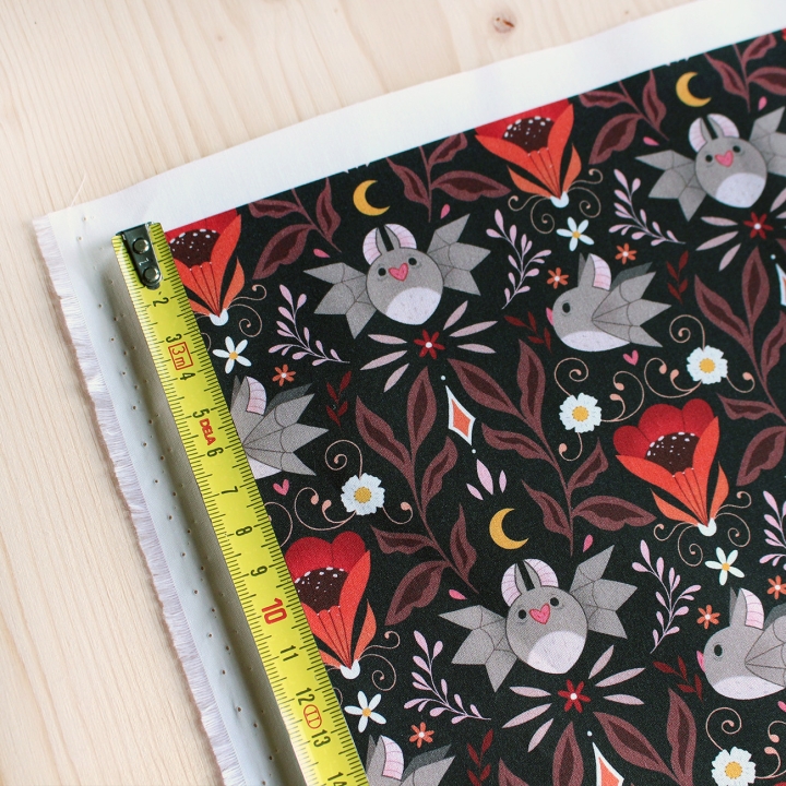 [PRECOMMANDE] Tissu popeline 100% coton / CHAUVE-SOURIS - Motif taille S