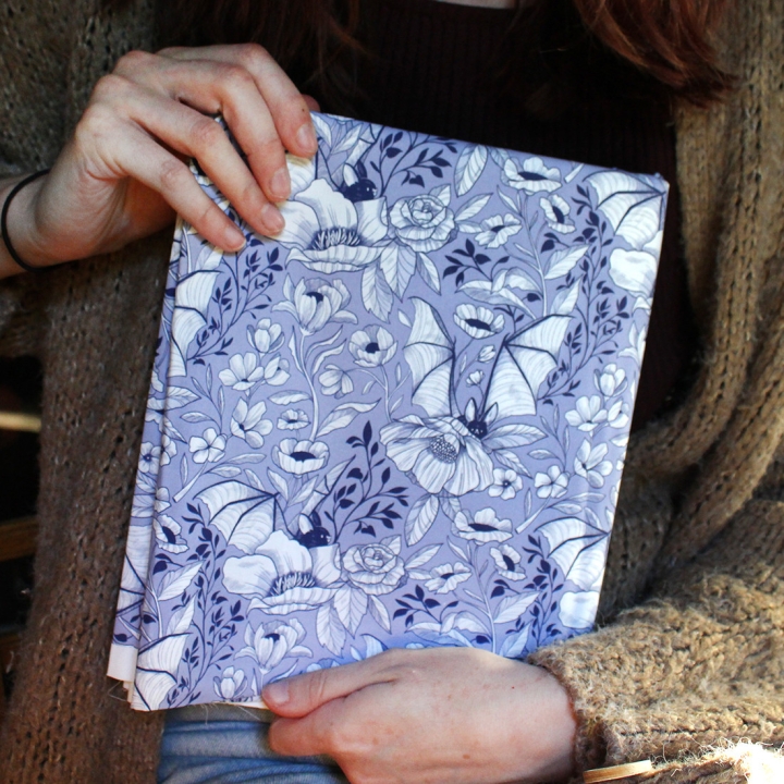 [PRECOMMANDE] Tissu popeline 100% coton / CHAUVE-SOURIS BLEUES - Motif taille M