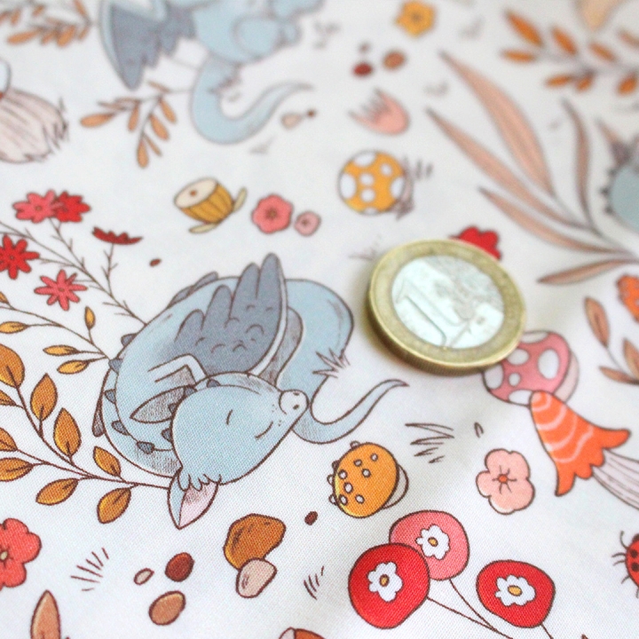 [PRECOMMANDE] Tissu popeline 100% coton / DRAGONS & CHAMPIGNONS - Motif taille S