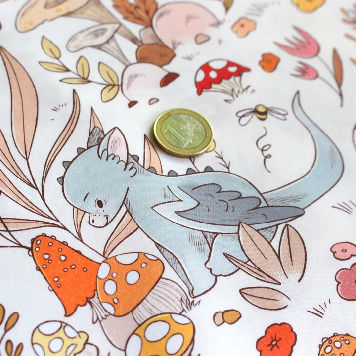 [PRECOMMANDE] Tissu popeline 100% coton / DRAGONS & CHAMPIGNONS - Motif taille M