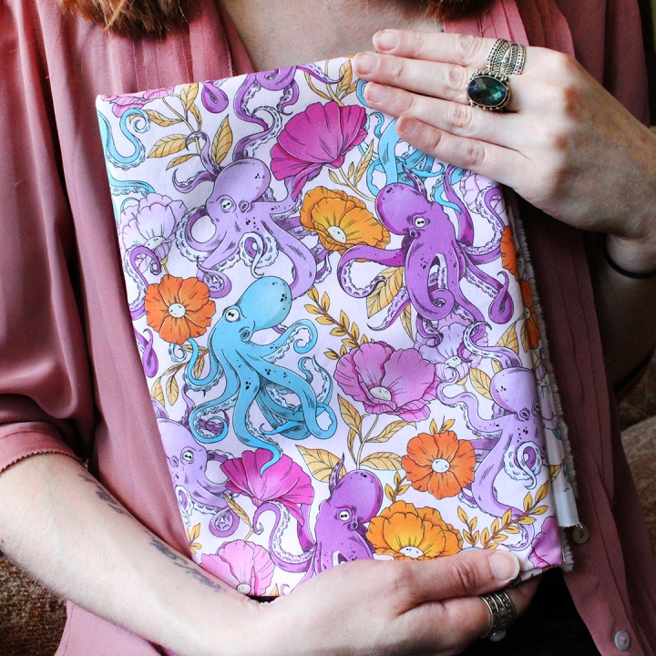 [PRECOMMANDE] Tissu popeline 100% coton / PIEUVRES - Motif taille M