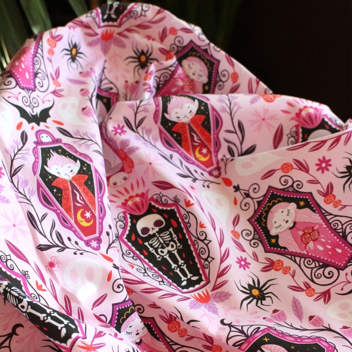 [PRECOMMANDE] Tissu popeline 100% coton / VAMPIRE NIGHT - Motif taille M