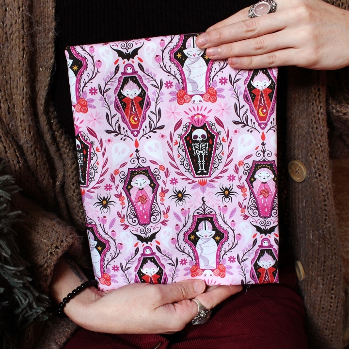[PRECOMMANDE] Tissu popeline 100% coton / VAMPIRE NIGHT - Motif taille S