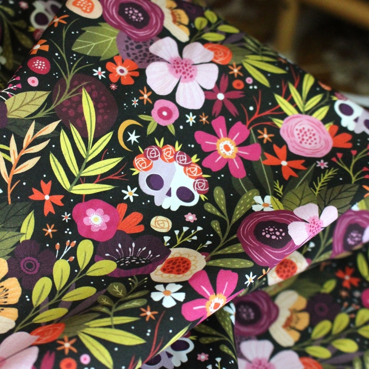 [PRECOMMANDE] Tissu popeline 100% coton / SKULL FLOWERS - Motif taille M
