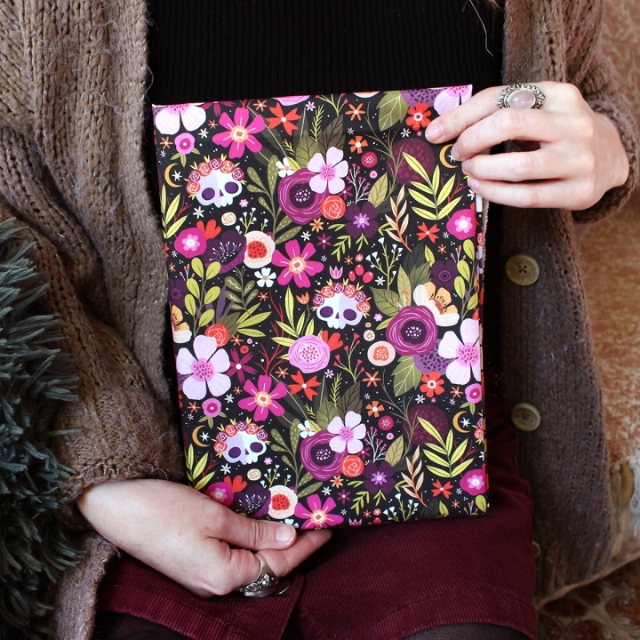 [PRECOMMANDE] Tissu popeline 100% coton / SKULL FLOWERS - Motif taille M