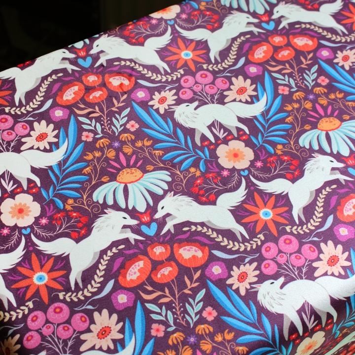 [PRECOMMANDE] Tissu velours / LOUPS COLORÉS - Motif taille M