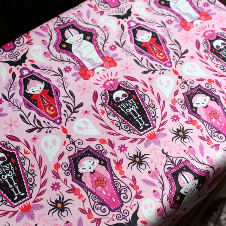 [PRECOMMANDE] Tissu velours / VAMPIRE NIGHT - Motif taille M