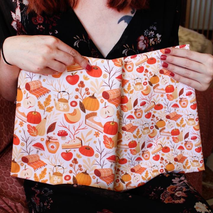 Tissu illustré "Automne cosy" – popeline, velours & French terry – motif automnal