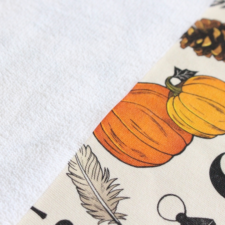 Coupon de tissu illustré "Autumn Witch" 48x48 cm – Popeline & French Terry – motif automnale, sorcière