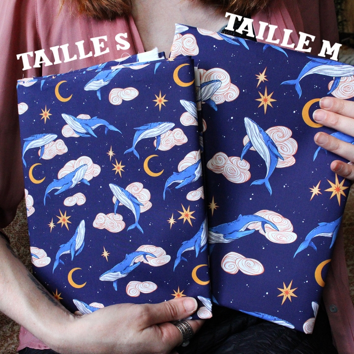 Tissu illustré "Baleines" – popeline, velours & French terry – motif onirique et magique