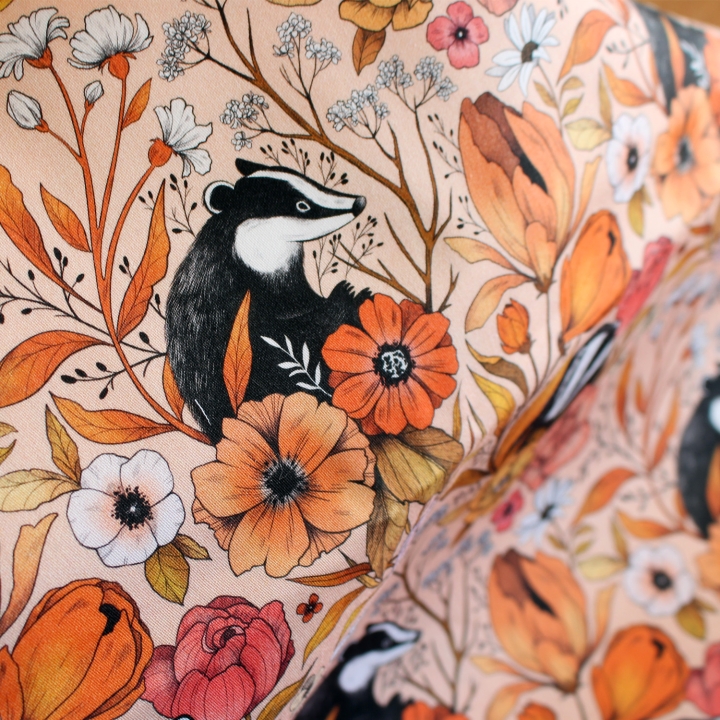 Tissu illustré "Blaireaux" – popeline, velours & French terry – motif poétique