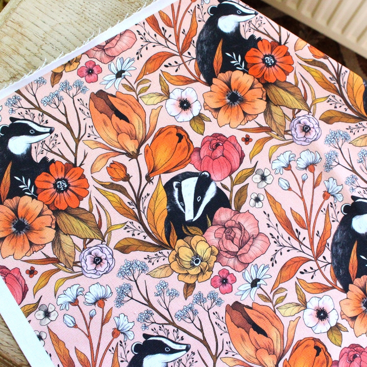 Tissu illustré "Blaireaux" – popeline, velours & French terry – motif poétique