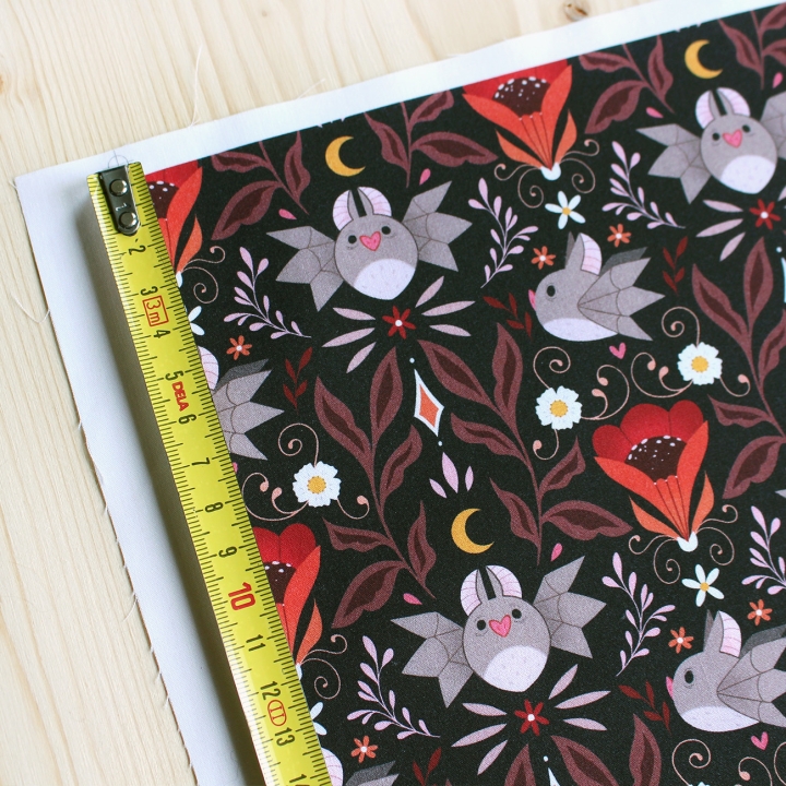 Coupon de tissu illustré "Chauve-souris" 48x48 cm – Popeline & French Terry – motif dark, spooky, halloween