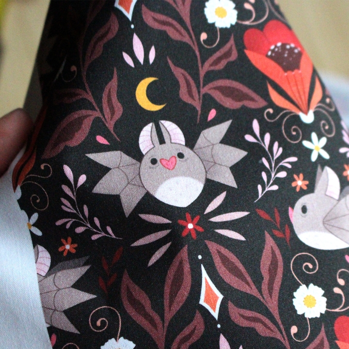 Coupon de tissu illustré "Chauve-souris" 48x48 cm – Popeline & French Terry – motif dark, spooky, halloween