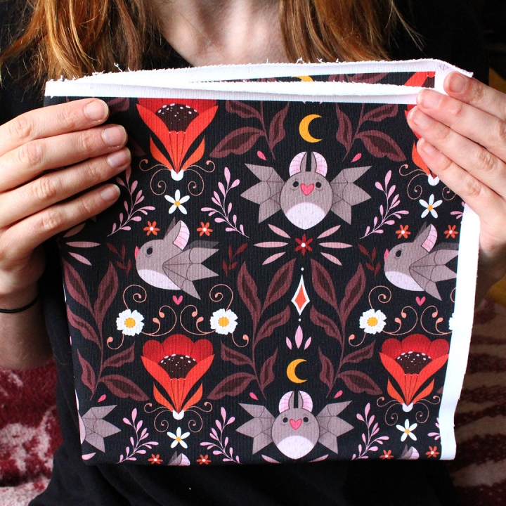 Coupon de tissu illustré "Chauve-souris" 48x48 cm – Popeline & French Terry – motif dark, spooky, halloween