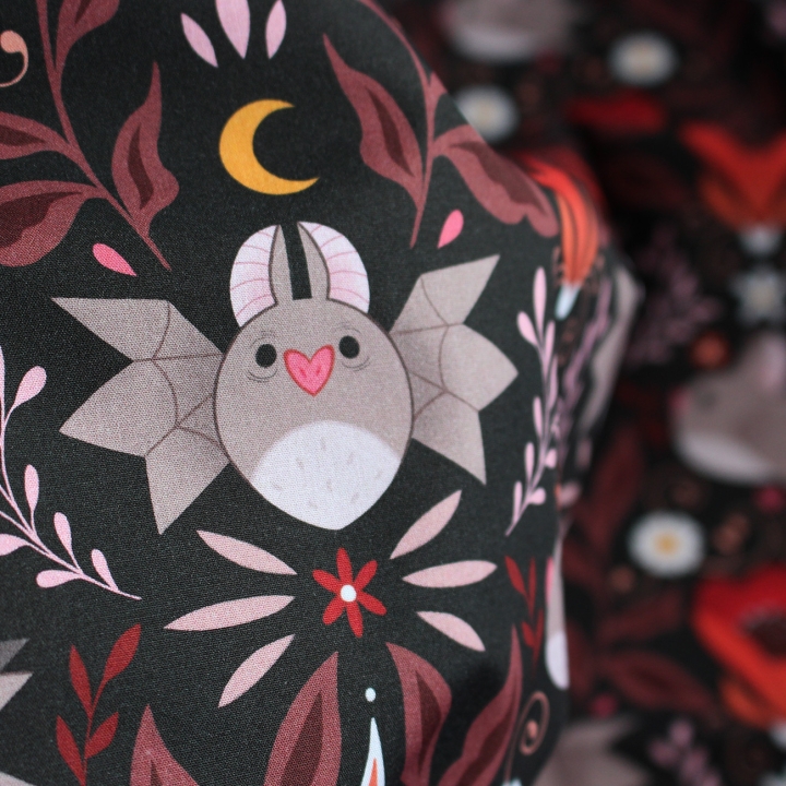 Tissu illustré "Chauve-souris" – popeline, velours & French terry – motif dark, spooky, halloween