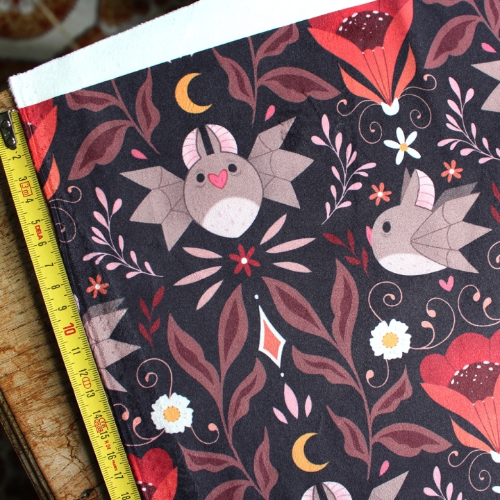 Tissu illustré "Chauve-souris" – popeline, velours & French terry – motif dark, spooky, halloween