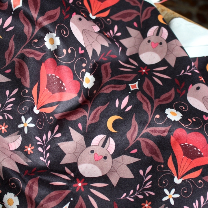 Tissu illustré "Chauve-souris" – popeline, velours & French terry – motif dark, spooky, halloween