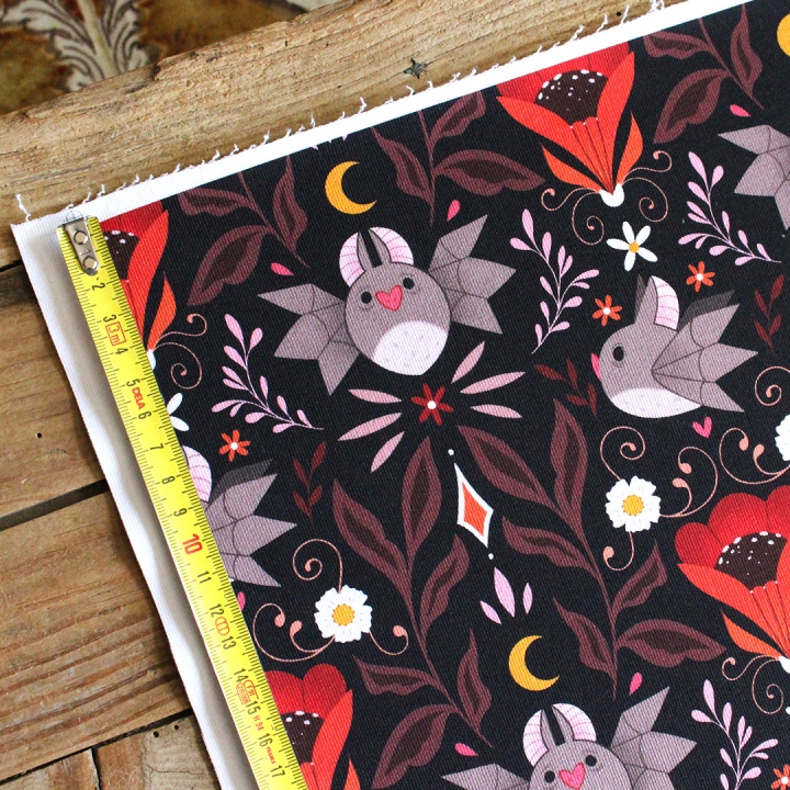 Tissu illustré "Chauve-souris" – popeline, velours & French terry – motif dark, spooky, halloween